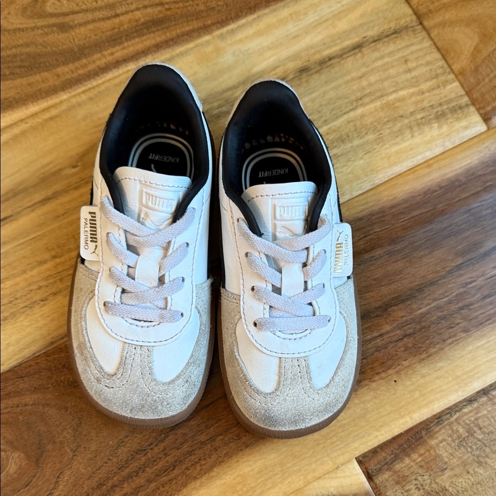 Puma kids club II era sneaker in size 7